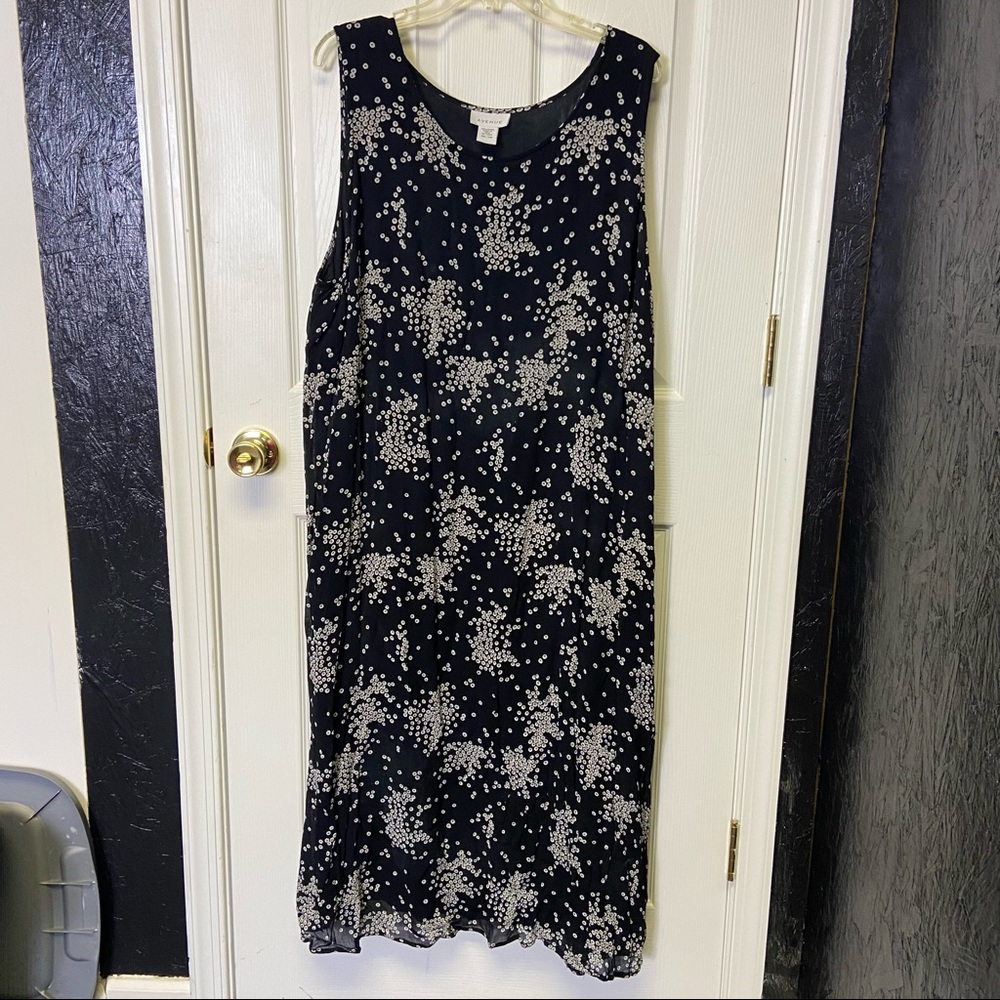 Avenue Women Black and White Sleeveless Maxi Dress